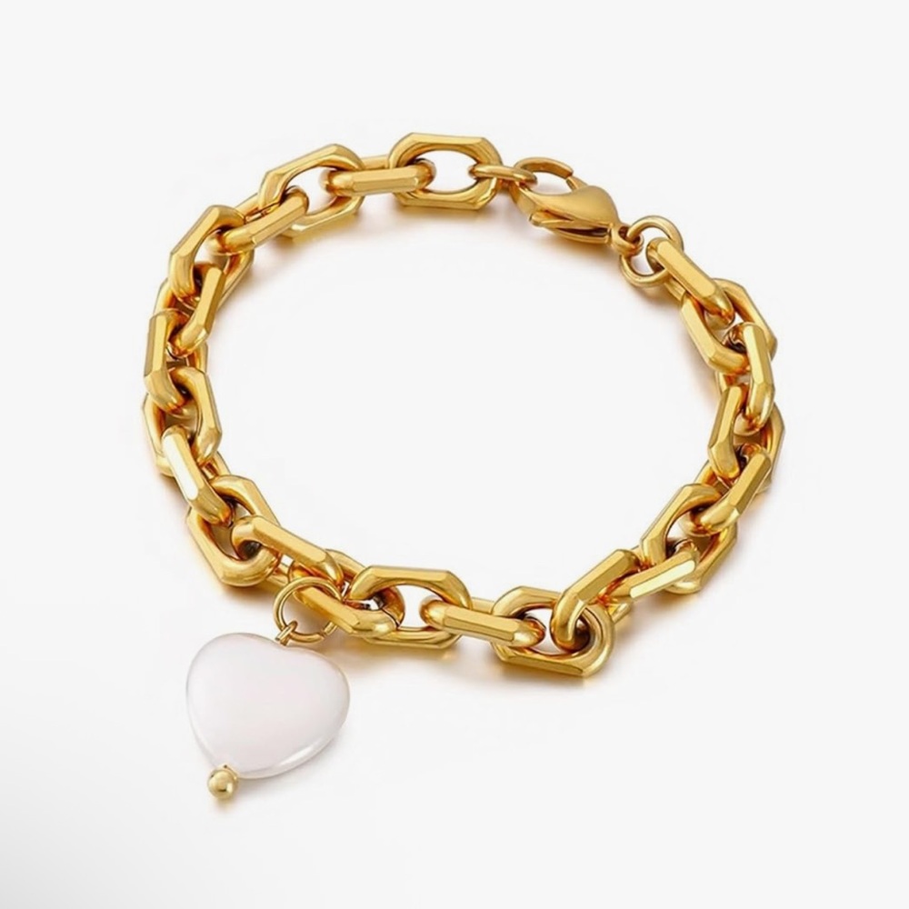 NWOT Gold Chain Bracelet with Heart Charm